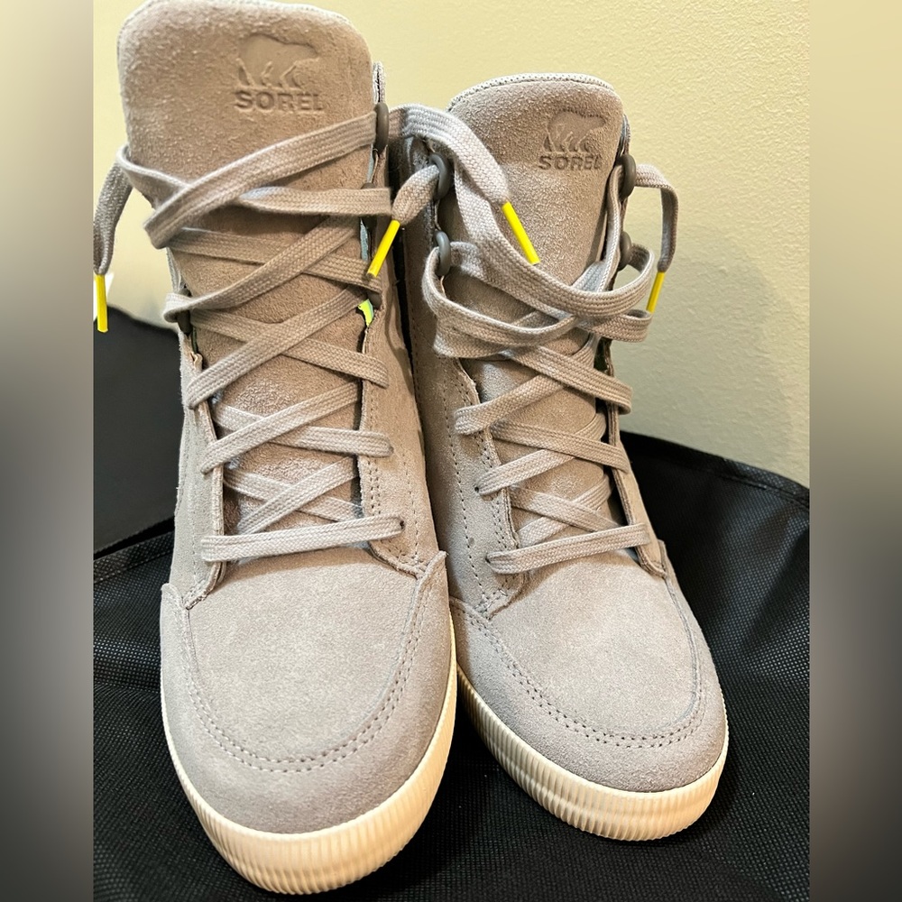 NWOT Sorel WOMEN'S OUT N ABOUT™ WEDGE BOOTIE Size 10